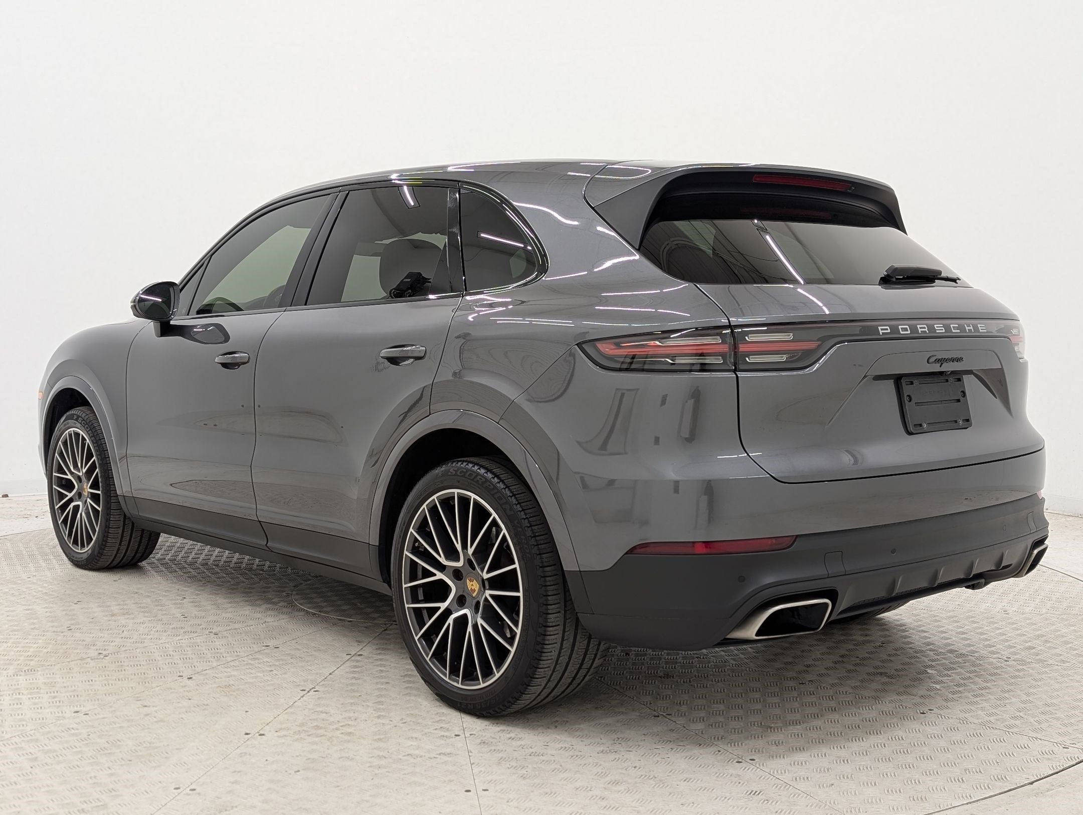 Used 2021 Porsche Cayenne image 3