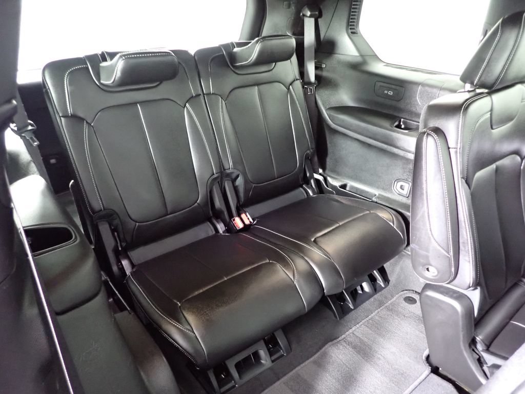 Used 2024 Jeep Grand Cherokee L Limited w/ Black Appearance Package AWD/4WD image 37