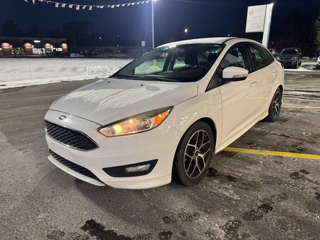 Used 2016 Ford Focus SE w/ SE Sport Package image 3