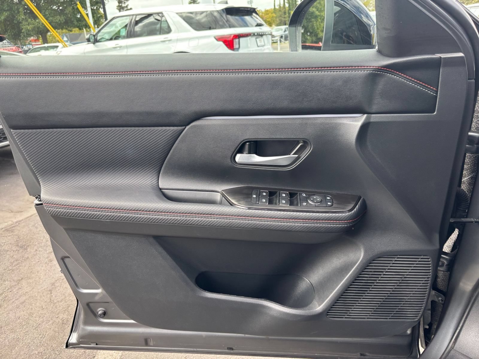 Used 2026 Nissan Kicks SR FWD image 18
