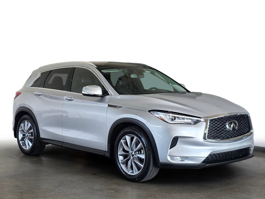 Used 2019 INFINITI QX50 Luxe w/ Navigation Package AWD/4WD image 3