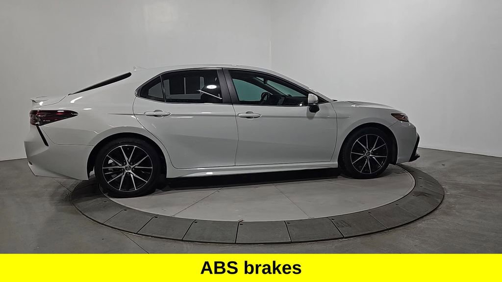 Used 2023 Toyota Camry SE w/ Cold Weather Package image 7