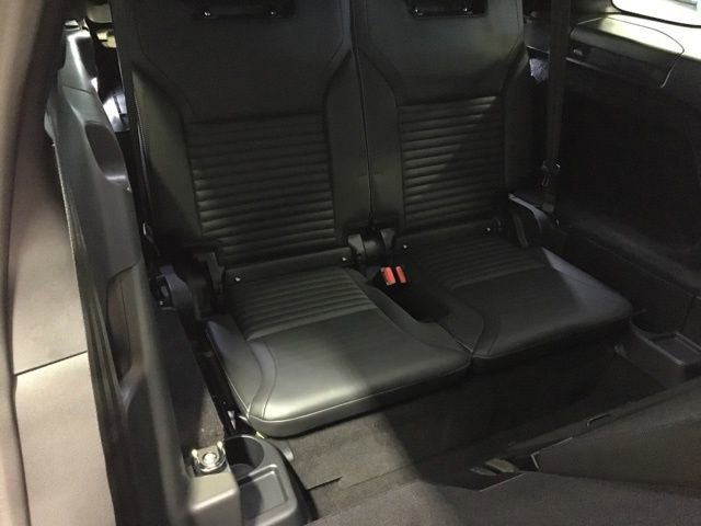 New 2024 Land Rover Discovery Dynamic SE image 32