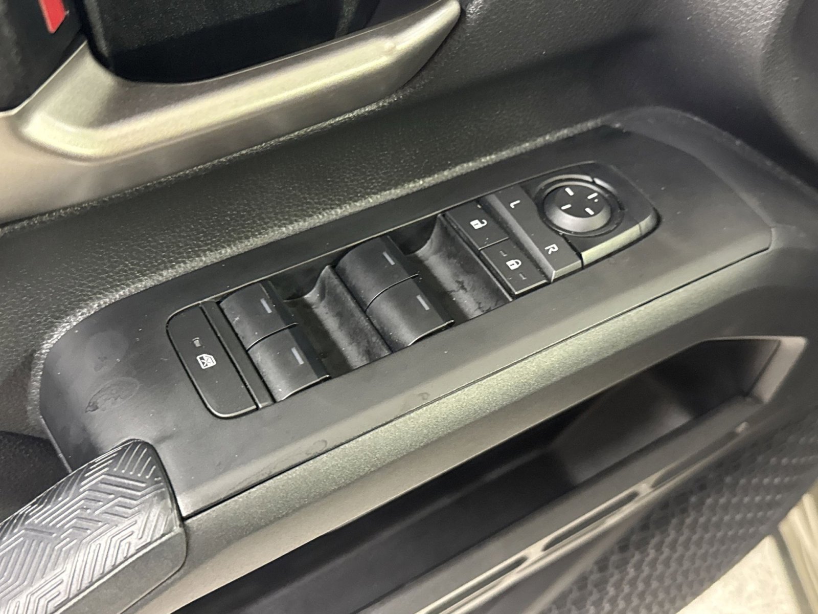 Used 2025 Toyota Tacoma TRD Sport w/ TRD Sport Upgrade Package image 19