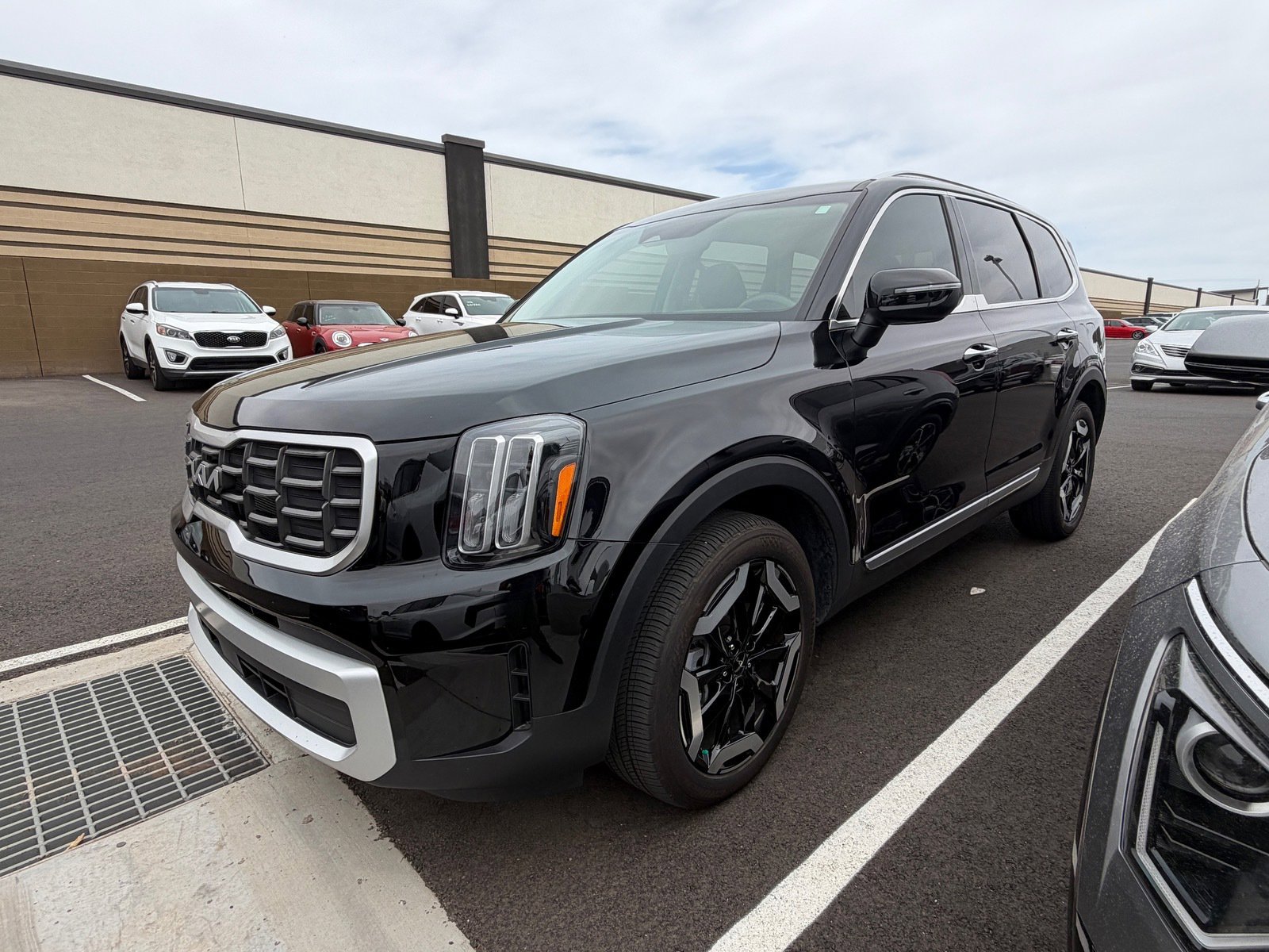 Used 2025 Kia Telluride S image 5