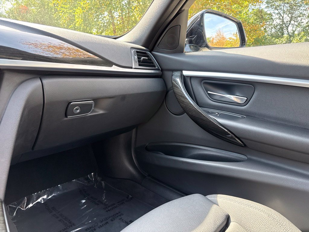 Used 2017 BMW 330i xDrive Sedan AWD/4WD image 24