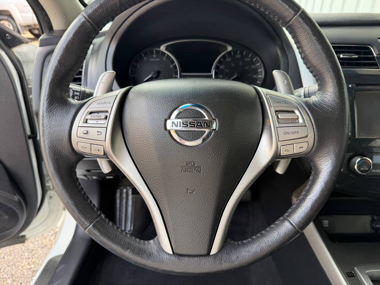 Used 2015 Nissan Altima 3.5 SL FWD image 23