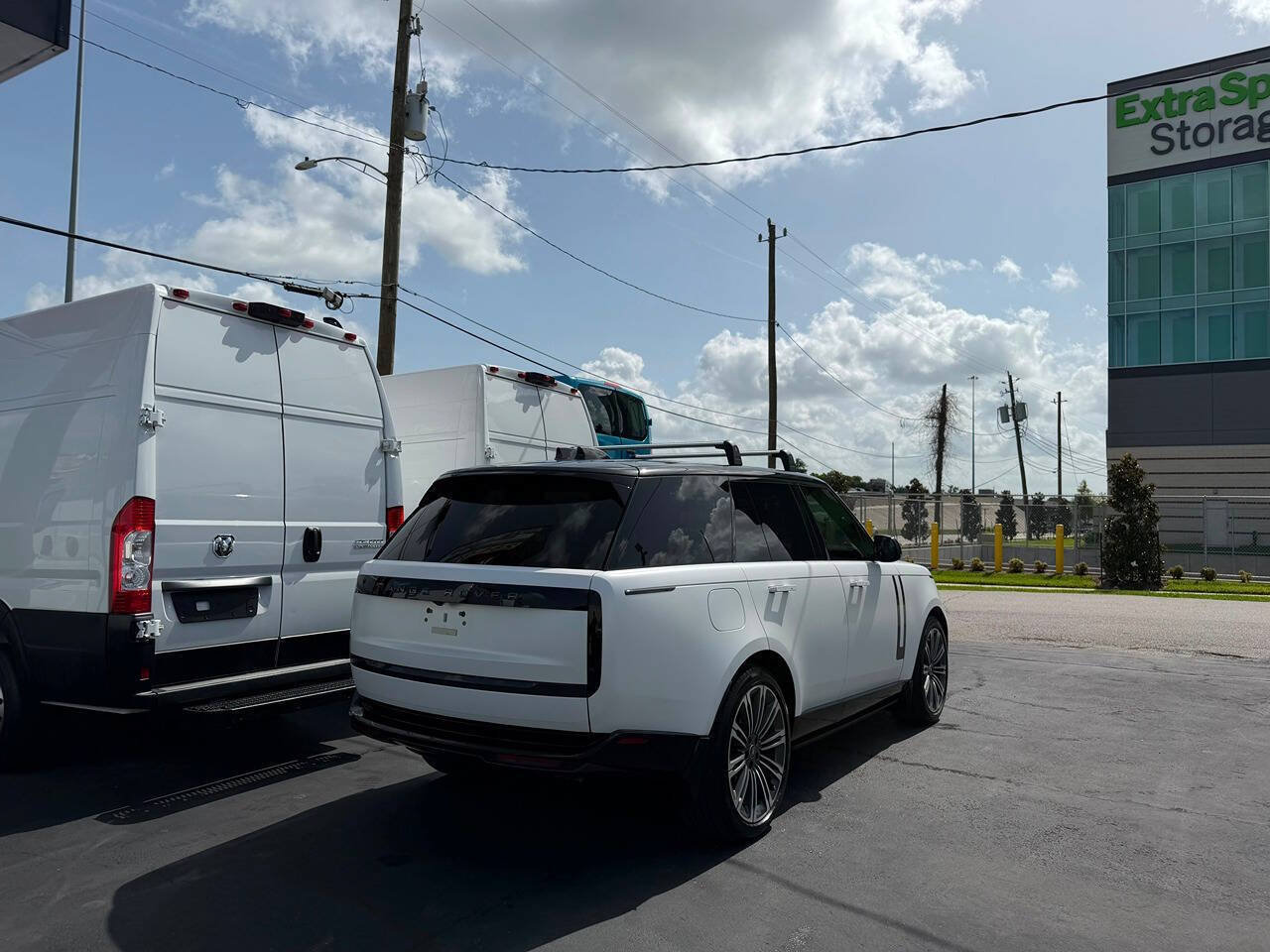 Used 2025 Land Rover Range Rover SE AWD/4WD image 5
