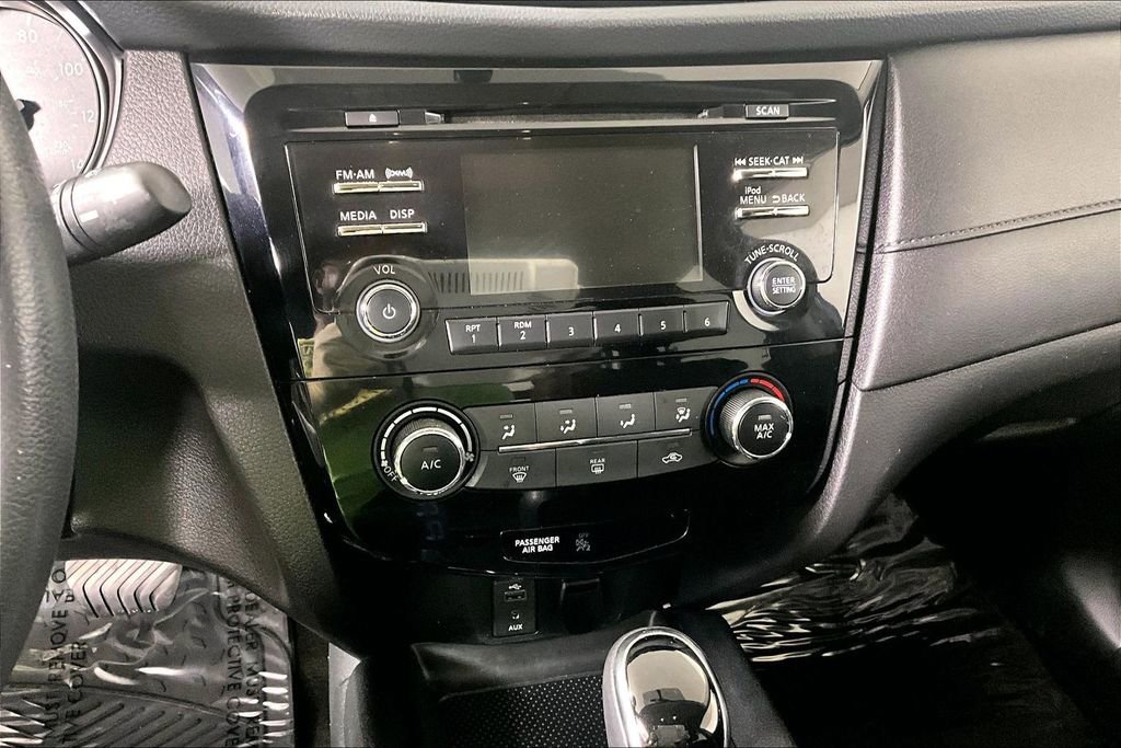 Used 2017 Nissan Rogue S w/ Appearance Package image 6