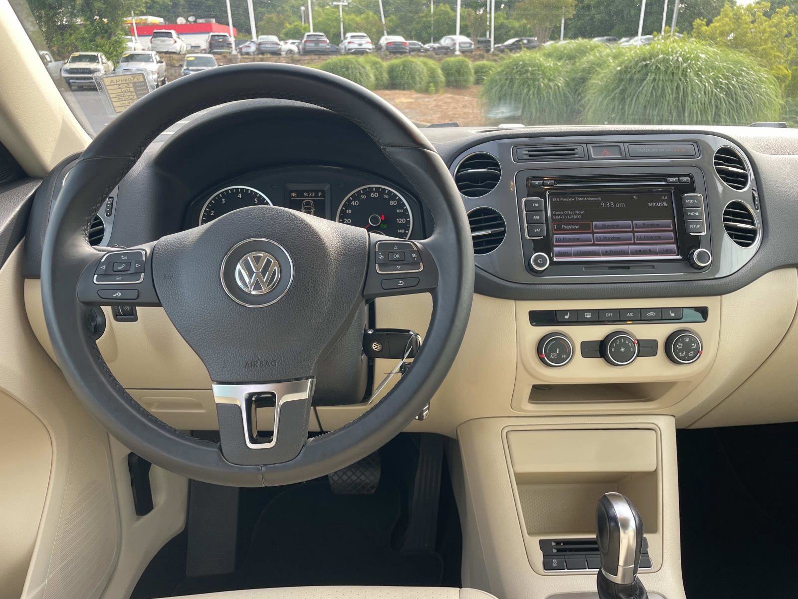 Used 2013 Volkswagen Tiguan SE FWD image 13