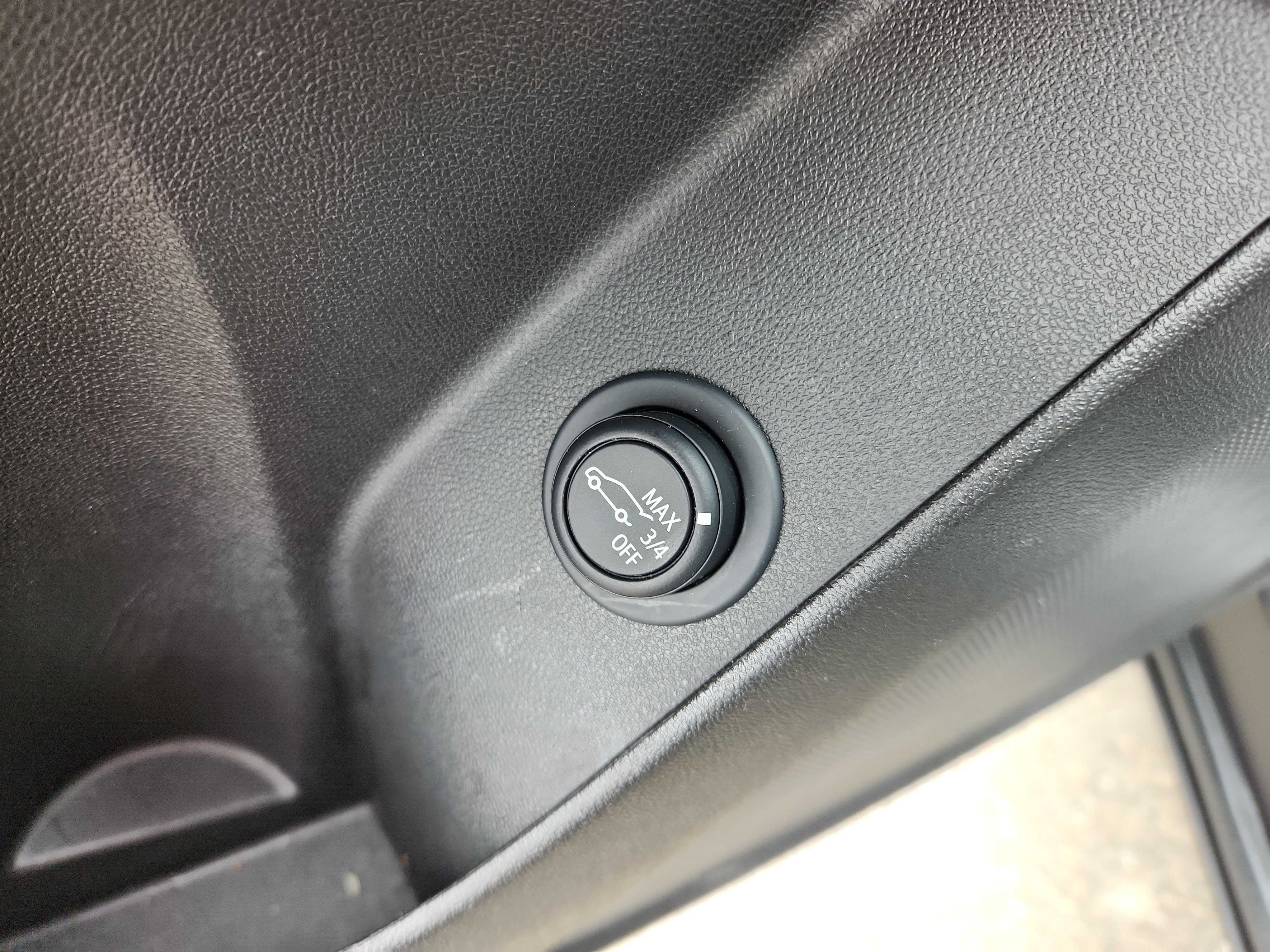 Used 2024 Chevrolet Equinox LT FWD image 23