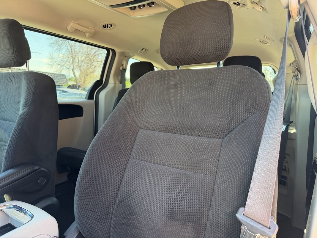 Used 2016 Dodge Grand Caravan SXT w/ UConnect Hands-Free Group FWD image 27