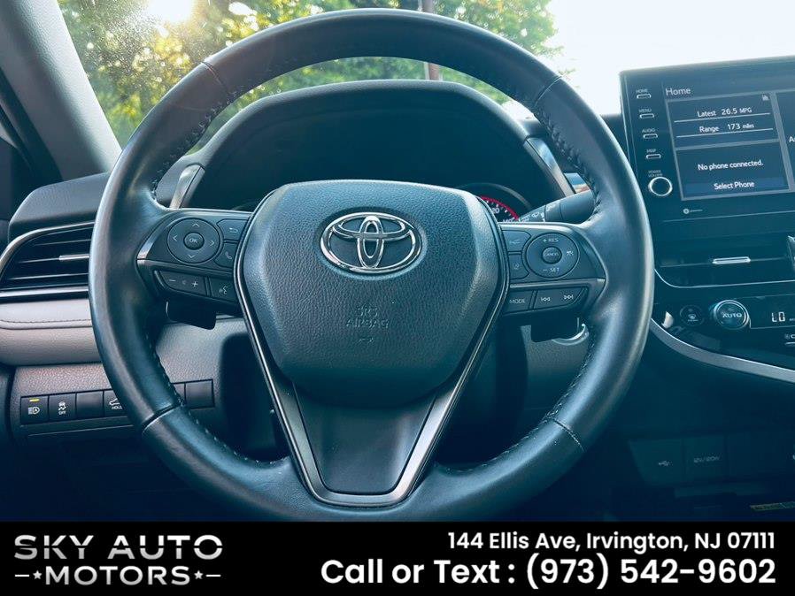 Used 2024 Toyota Camry XSE FWD image 11