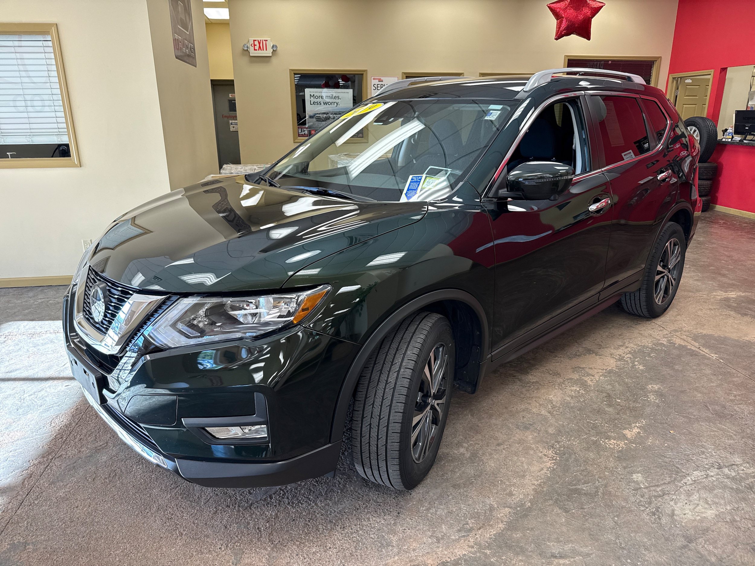 Used 2019 Nissan Rogue SV w/ Premium Package AWD/4WD image 3