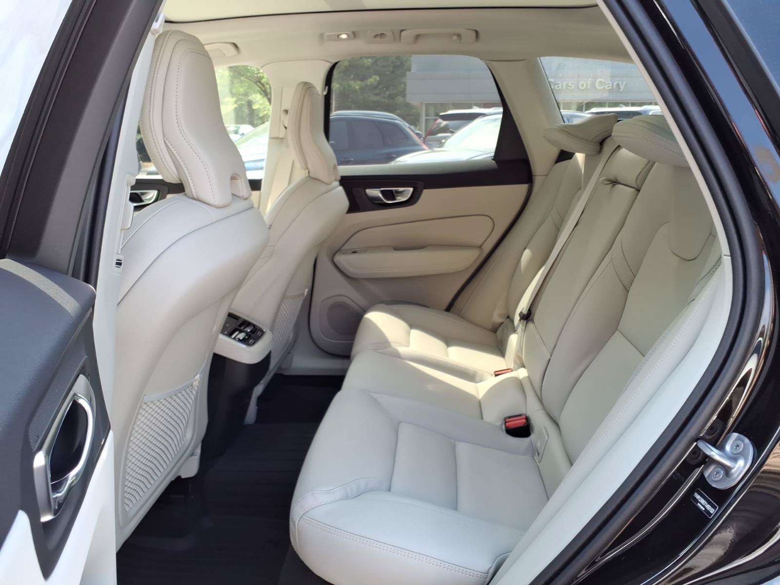 New 2026 Volvo XC60 B5 Ultra w/ Protection Package Premier AWD/4WD image 8
