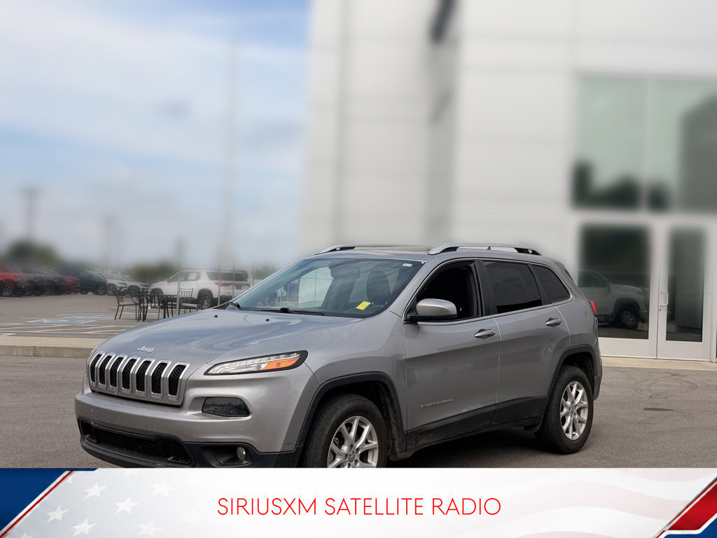 Used 2017 Jeep Cherokee Latitude AWD/4WD image 2