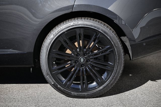 New 2025 Land Rover Range Rover Long Wheelbase SE image 6