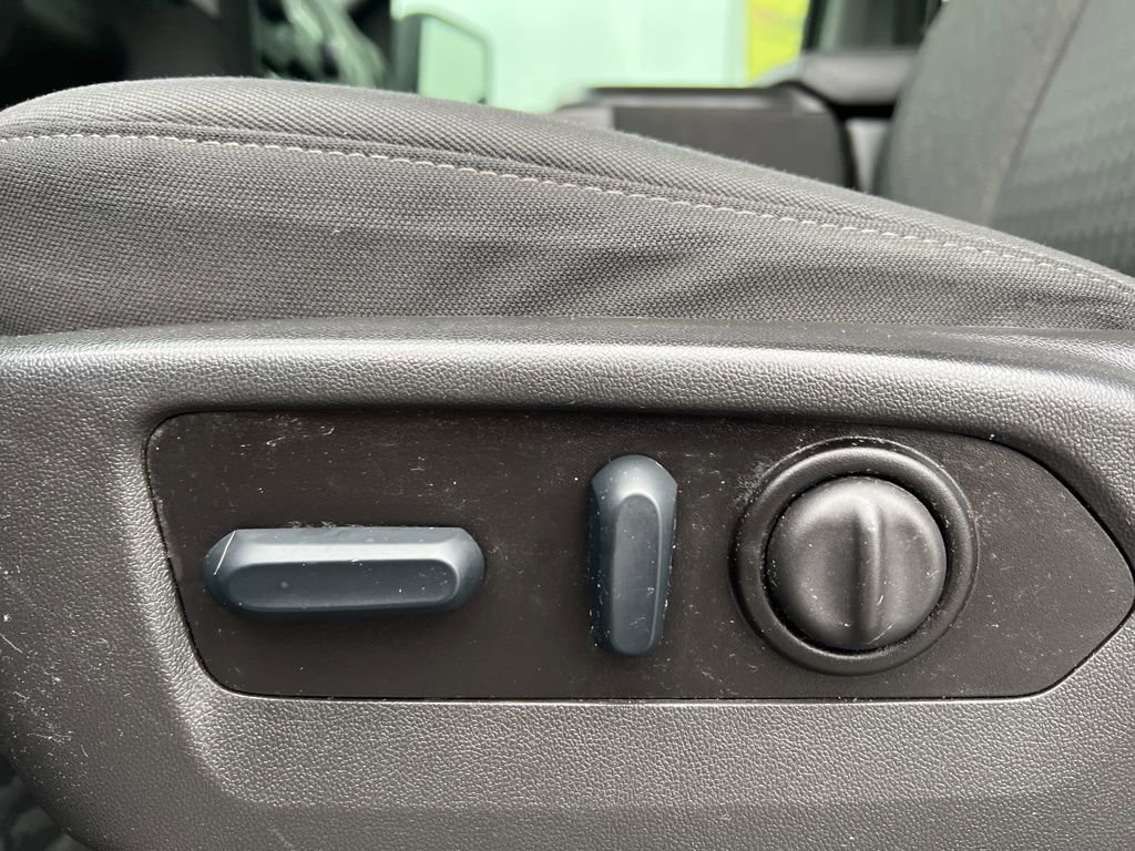 Used 2022 Chevrolet Silverado 2500 Custom w/ Custom Value Package image 11