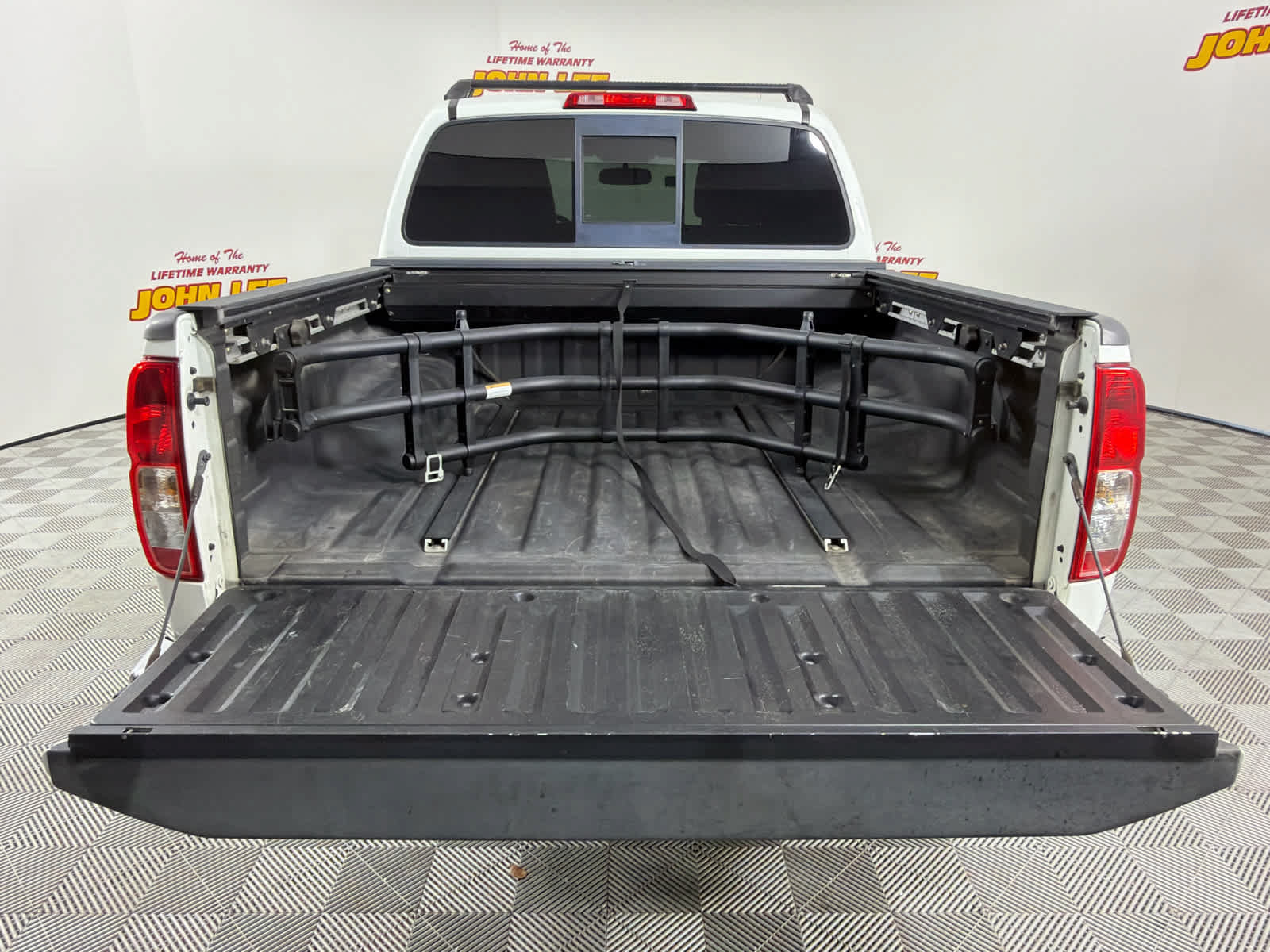 Used 2015 Nissan Frontier SL w/ Moonroof Package RWD image 5