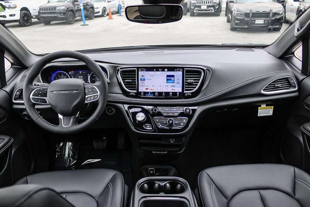 New 2027 Chrysler Pacifica Select FWD image 13