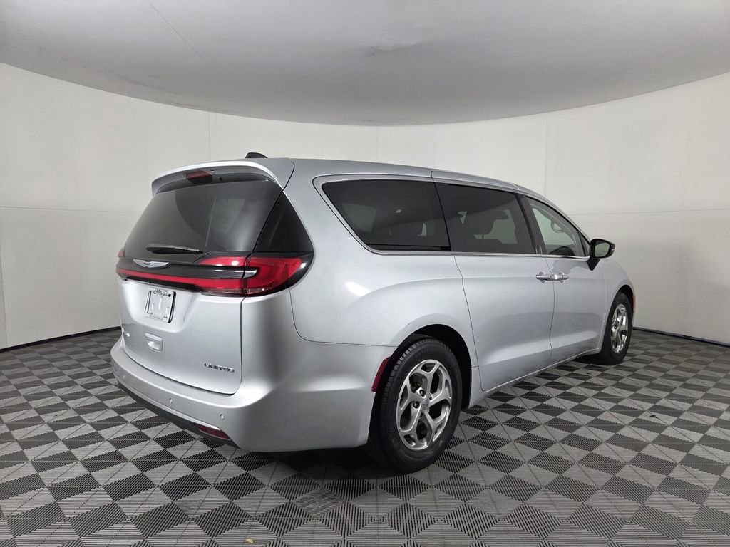 Certified 2024 Chrysler Pacifica Limited image 5