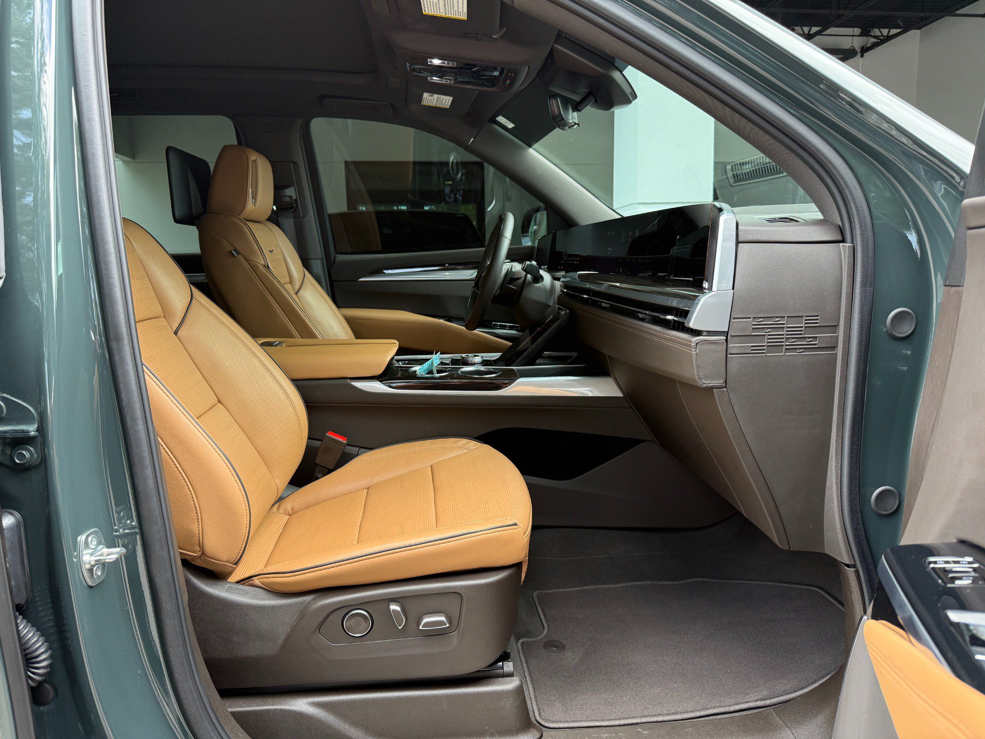 Used 2025 Cadillac Escalade Premium Luxury w/ Touring Package AWD/4WD image 33