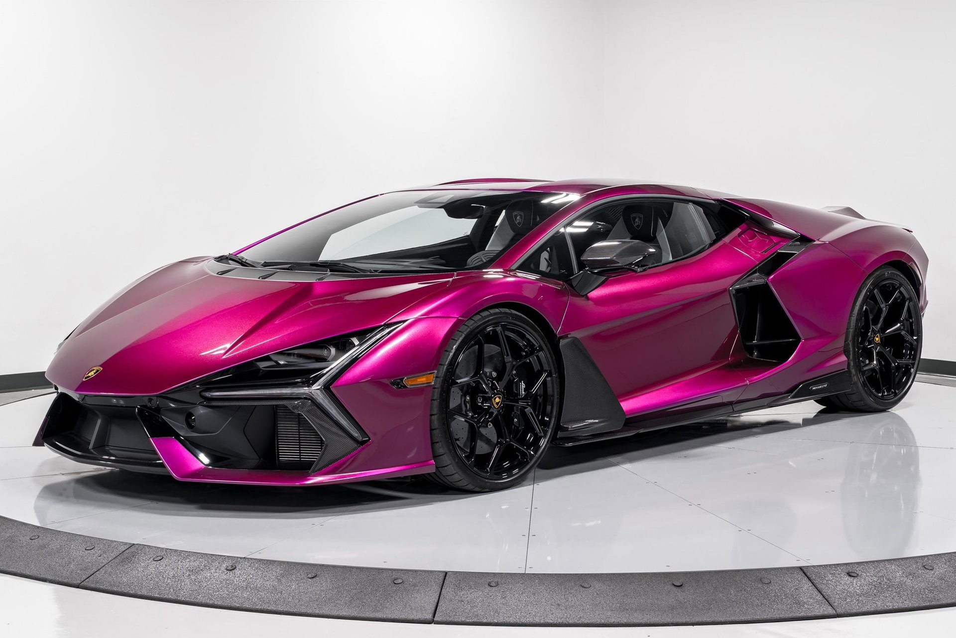 Used 2024 Lamborghini Revuelto image 7