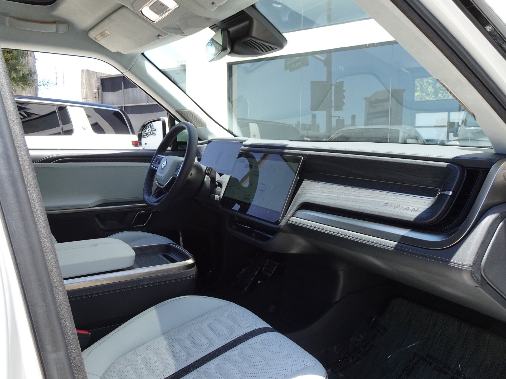 Used 2024 Rivian R1S Adventure AWD/4WD image 22