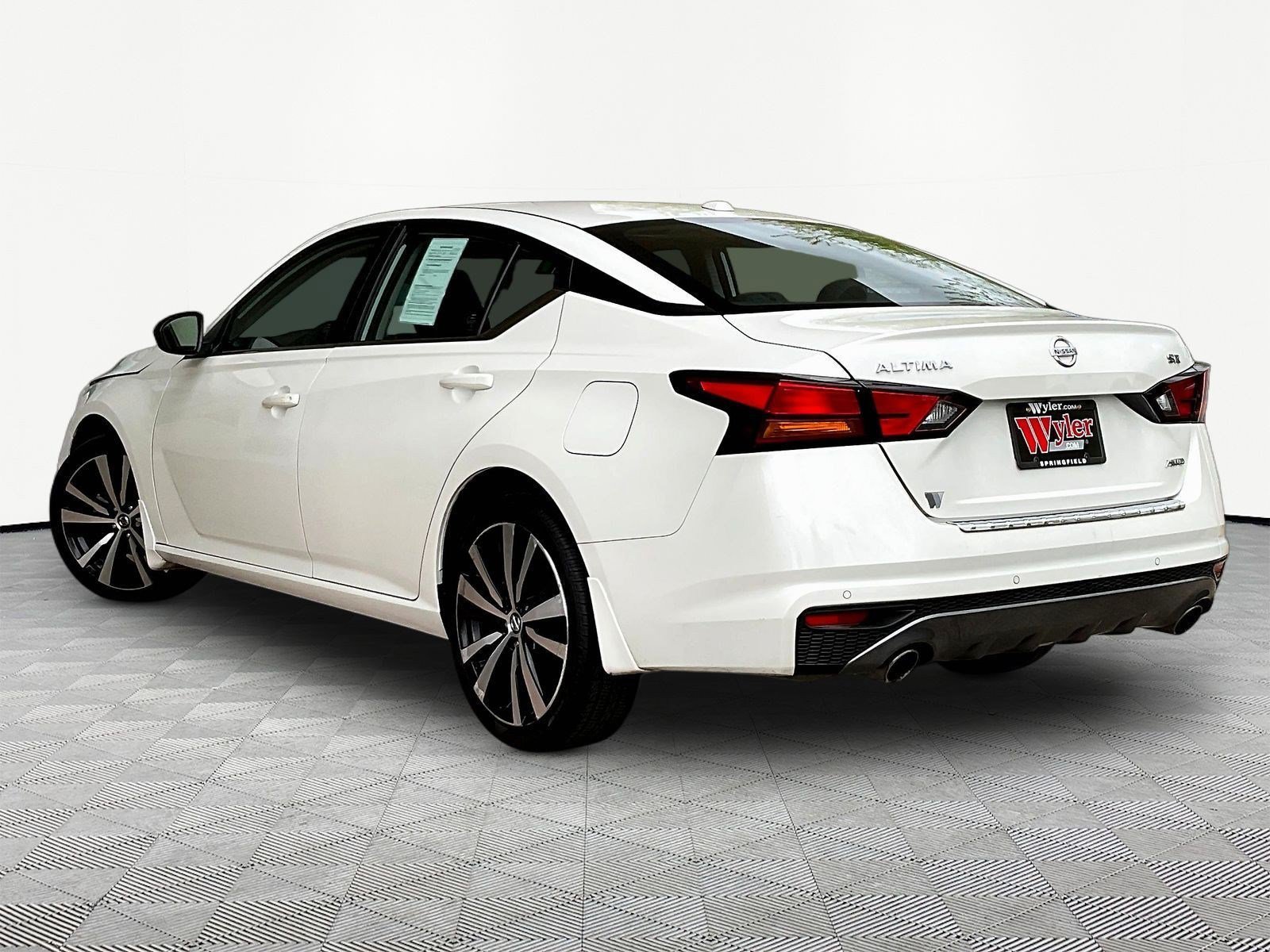 Used 2021 Nissan Altima 2.5 SR w/ SR Premium Package AWD/4WD image 4