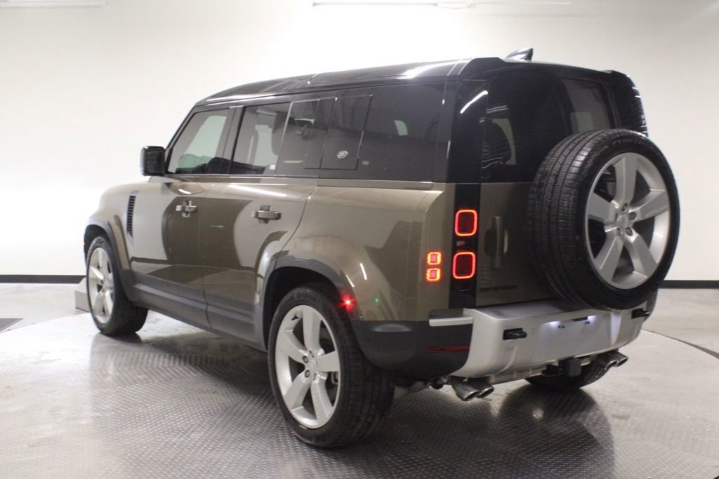 Used 2024 Land Rover Defender 110 SE AWD/4WD image 3