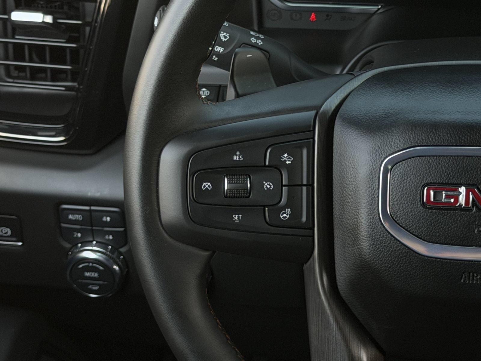 Used 2025 GMC Sierra 1500 AT4 w/ AT4 Premium Package AWD/4WD image 17