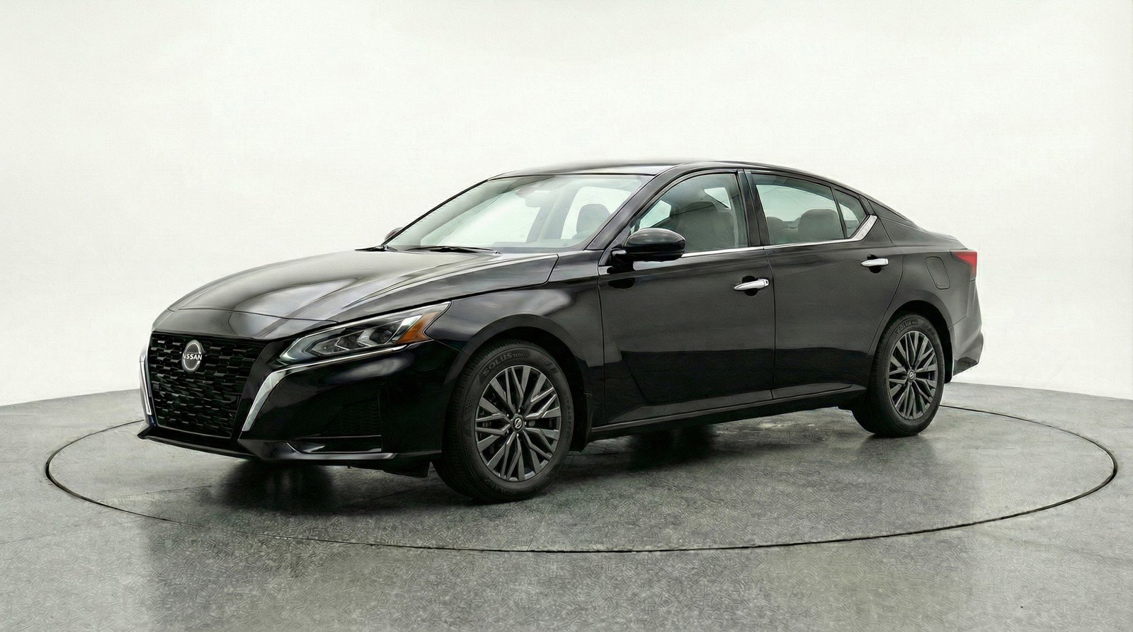 Used 2025 Nissan Altima 2.5 SV image 3