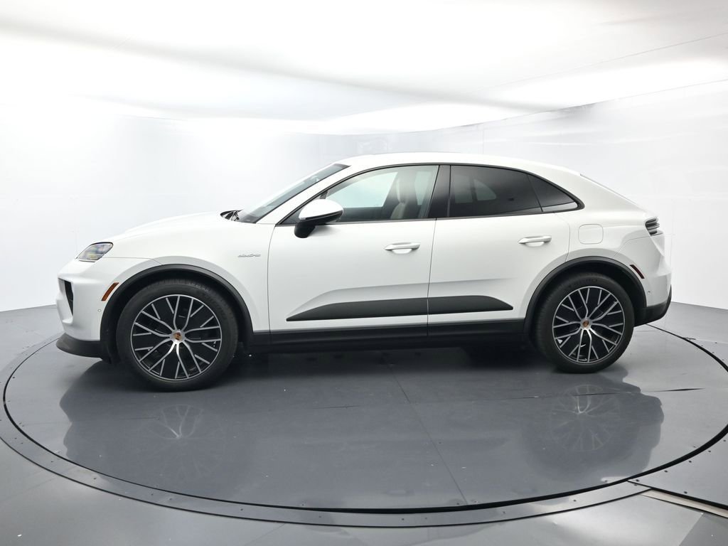 Certified 2025 Porsche Macan Electric image 2