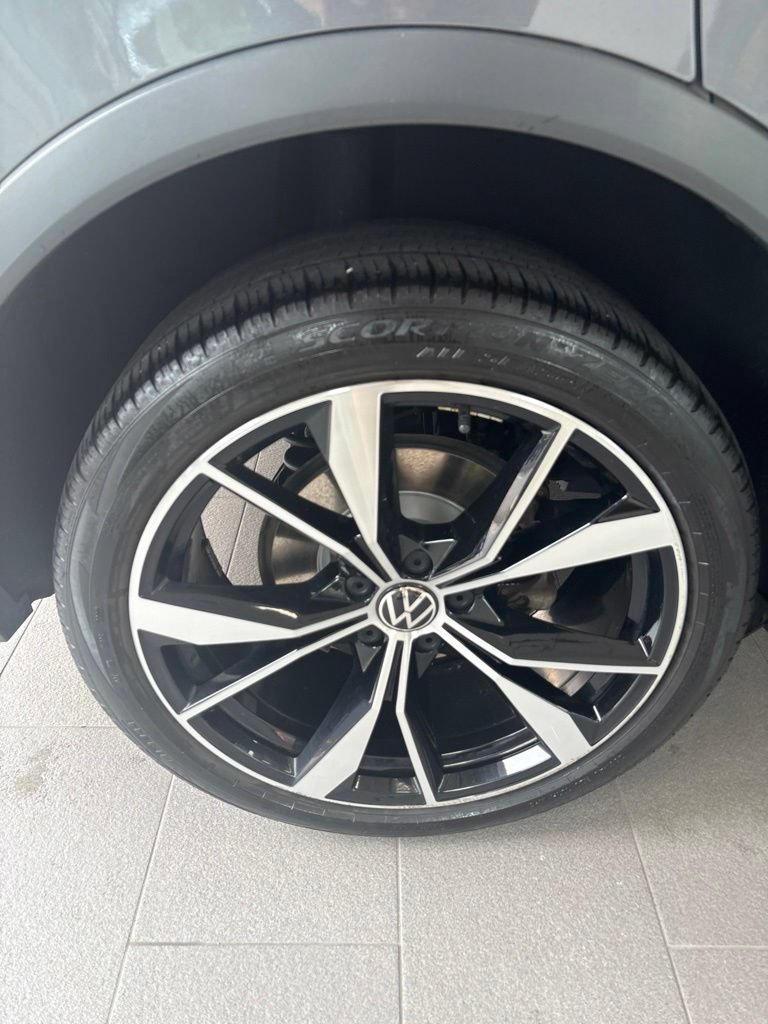 Used 2023 Volkswagen Tiguan SEL R-Line AWD/4WD image 11