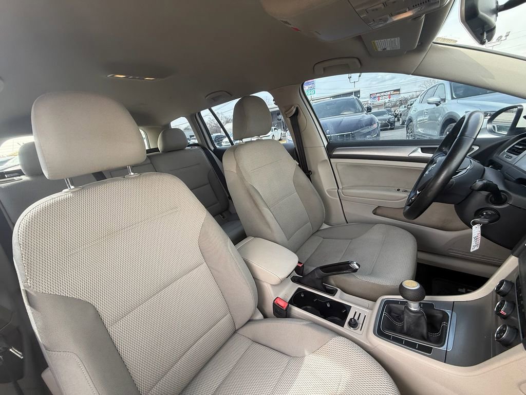 Used 2016 Volkswagen Golf S image 24