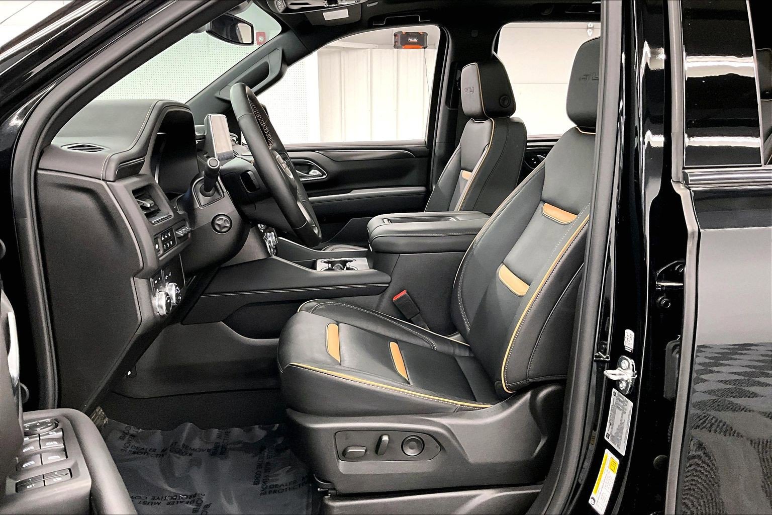 Used 2024 GMC Yukon AT4 w/ Technology Package AWD/4WD image 24