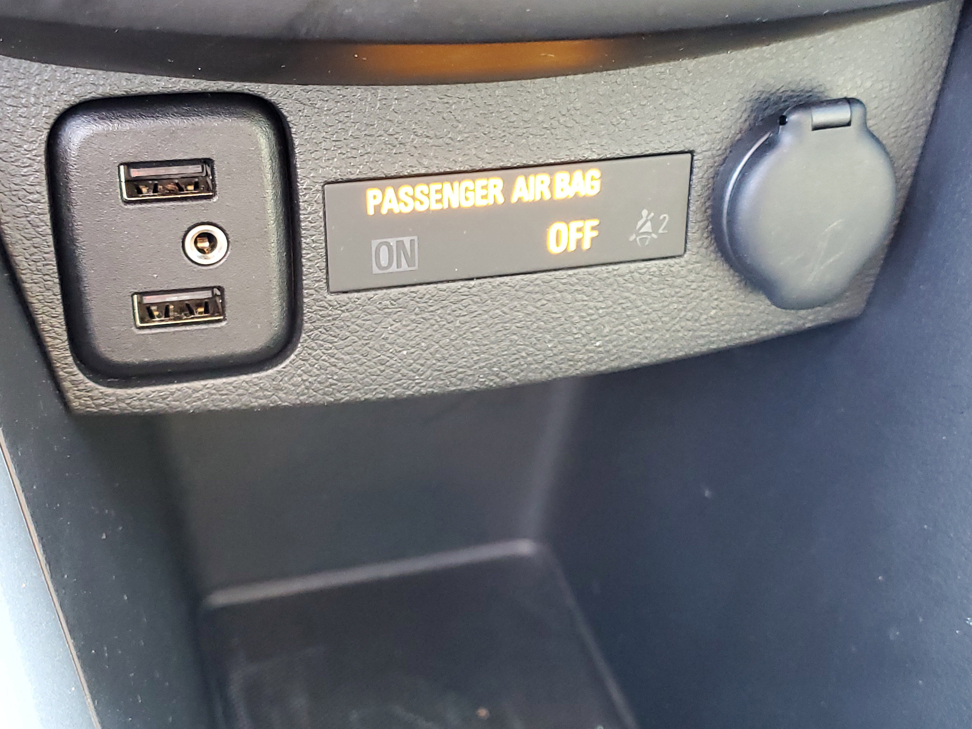 Used 2022 Chevrolet Trax LT w/ LT Convenience Package image 27