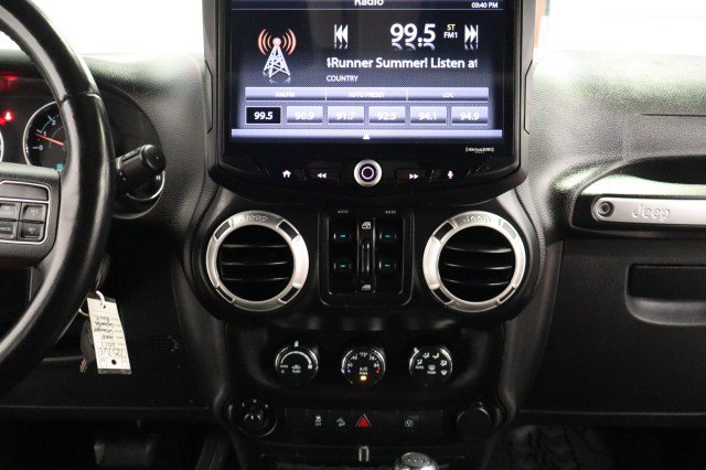 Used 2017 Jeep Wrangler Unlimited Sahara w/ Connectivity Group AWD/4WD image 56