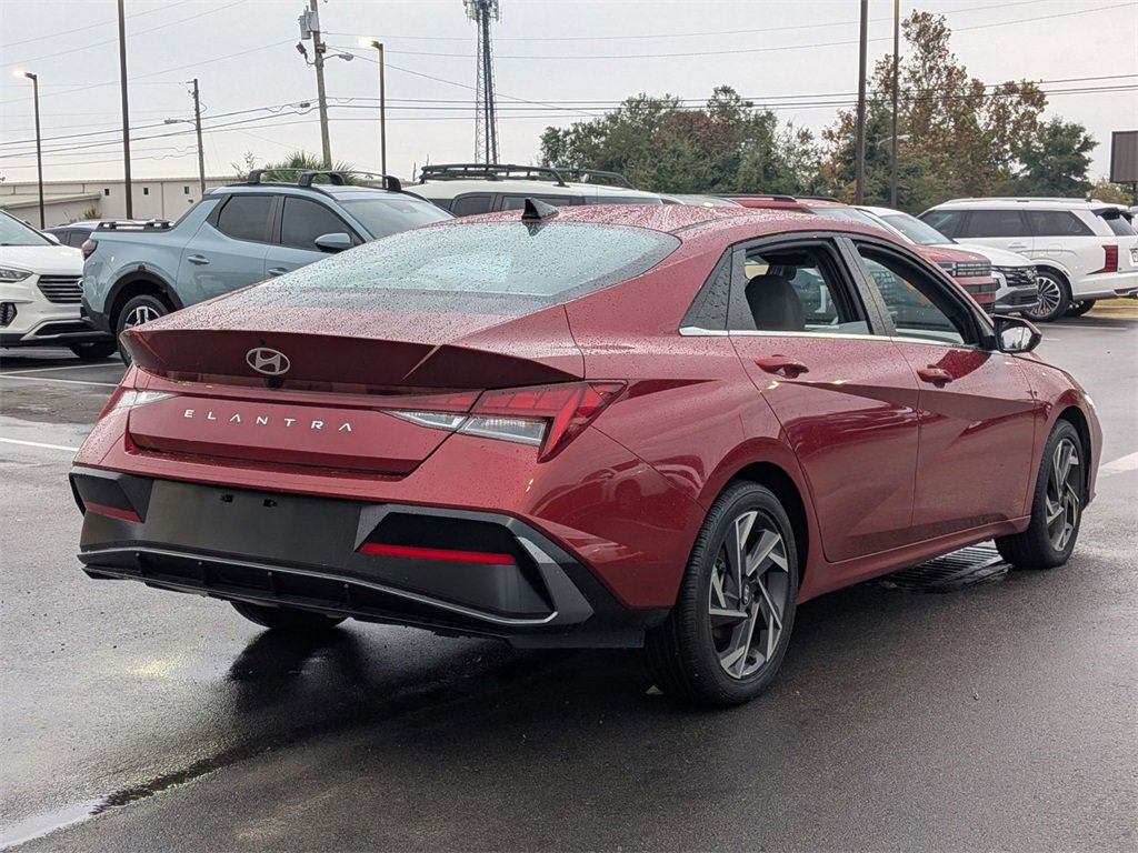 Certified 2024 Hyundai Elantra SEL w/ Convenience Package image 5