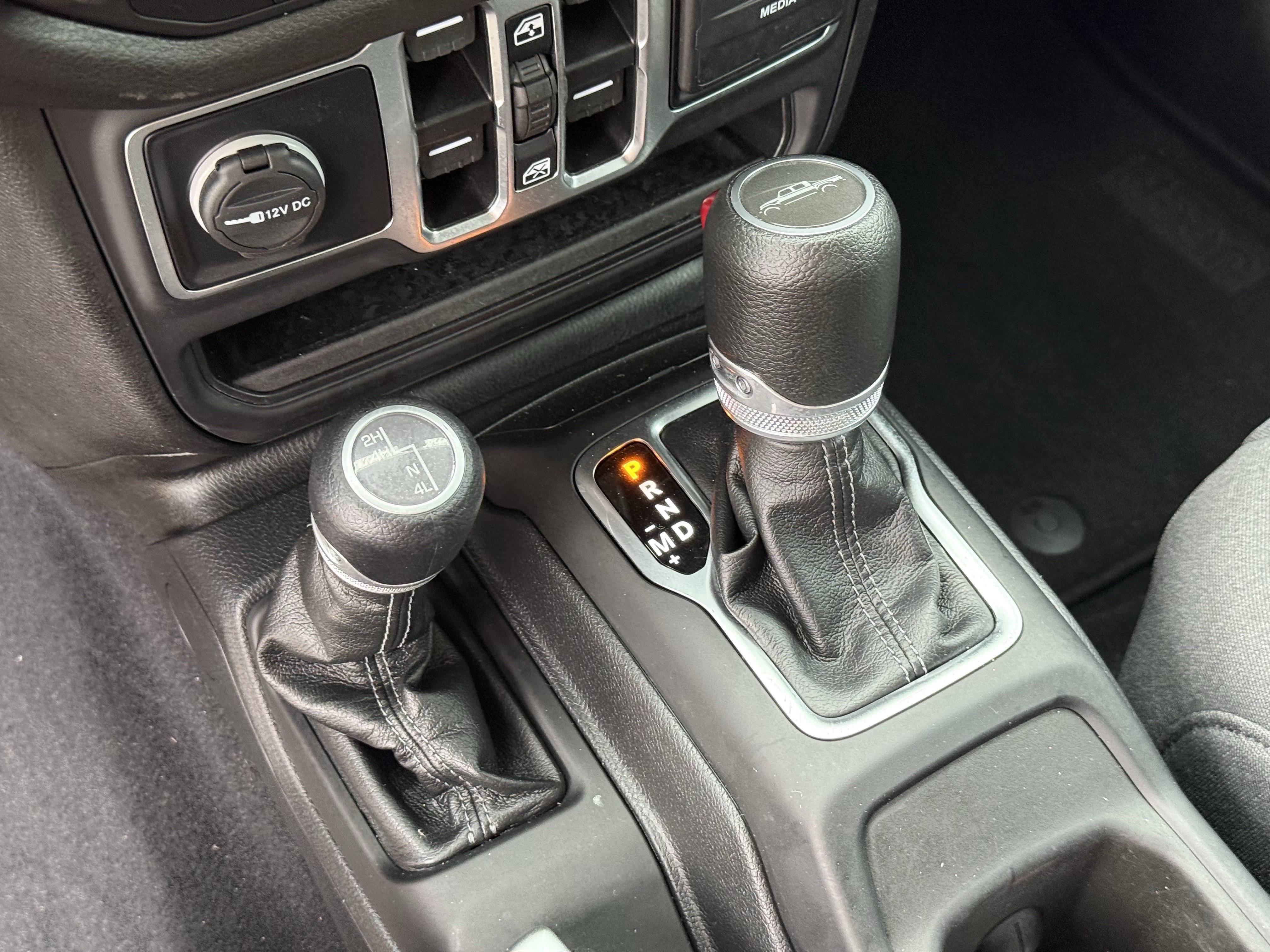 Used 2025 Jeep Gladiator Sport AWD/4WD image 24