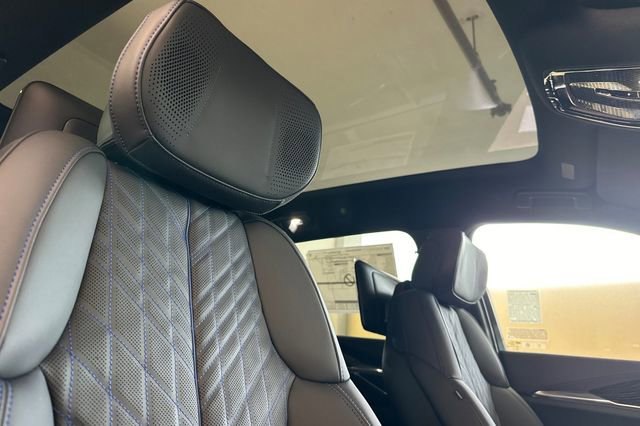 New 2025 Cadillac Escalade IQ Sport 1 w/ LPO, ONYX Package image 17