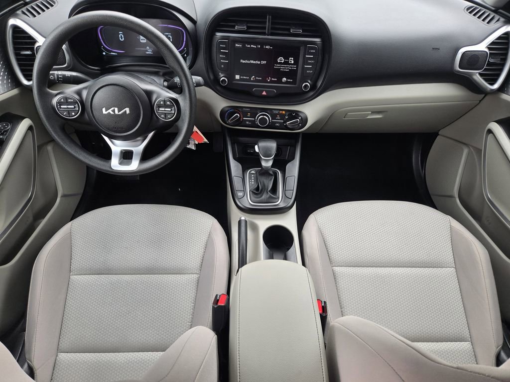 Certified 2025 Kia Soul S FWD image 5