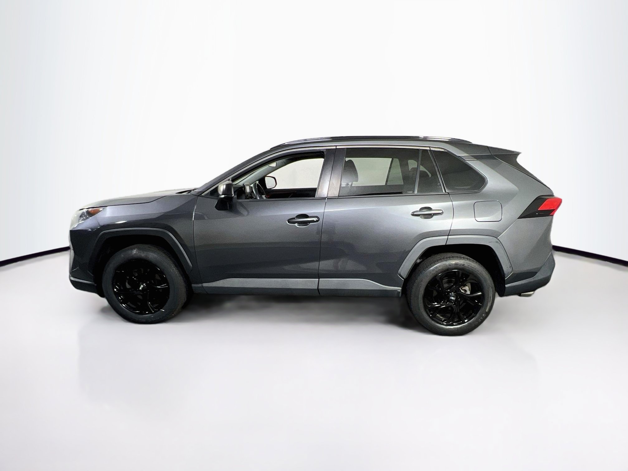 Used 2021 Toyota RAV4 LE w/ Carpet Mat Package (TMS) AWD/4WD image 8