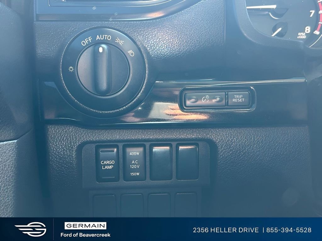 Used 2023 Nissan Titan SV w/ SV Convenience Package RWD image 14