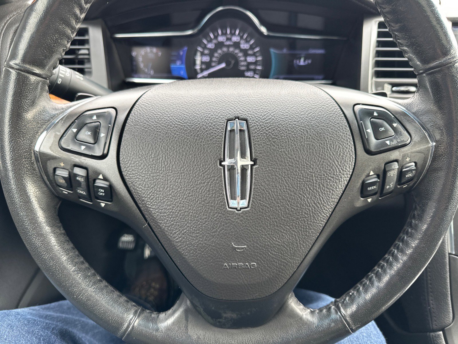 Used 2013 Lincoln MKS image 22