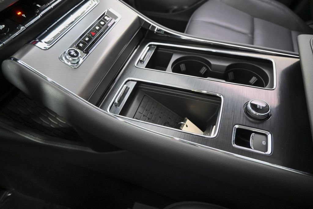 New 2026 Lincoln Aviator AWD image 32