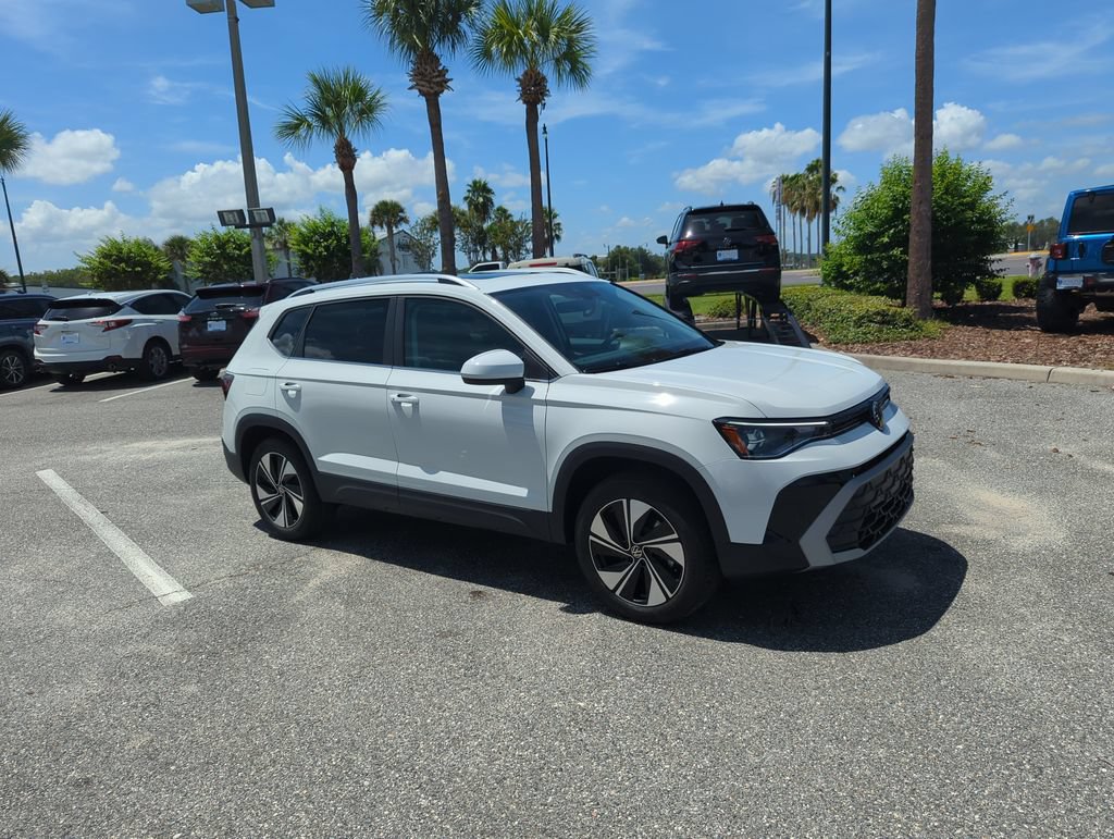 New 2026 Volkswagen Taos SE AWD/4WD image 1