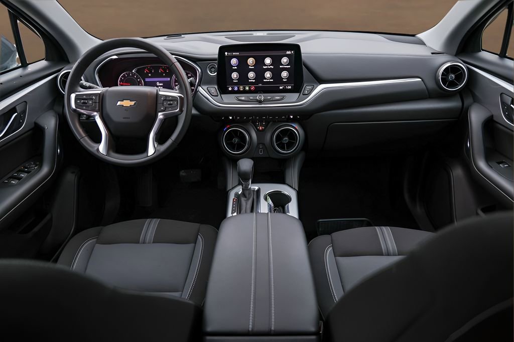 Used 2024 Chevrolet Blazer LT FWD image 23