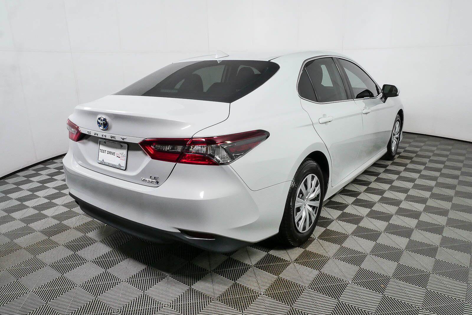 Used 2024 Toyota Camry LE FWD image 3