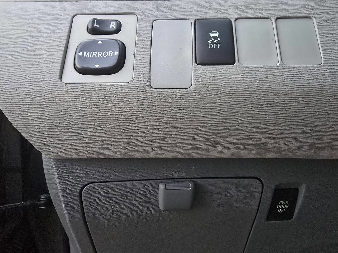 Used 2012 Toyota Sienna LE FWD image 40